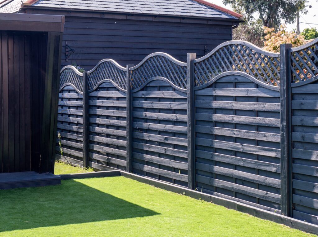 Picture of a garden with fence and trellis